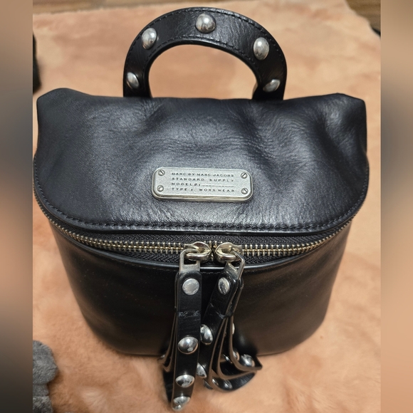 Marc Jacobs Black Canteen Riveted Limited Edition Crossbody Bag - Picture 6 of 11